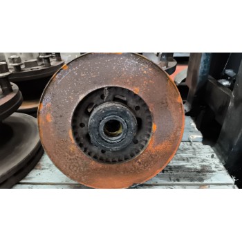 Recambio de buje delantero para nissan cabstar 01.04  cabina doble cabina doble referencia OEM IAM 402049X201  