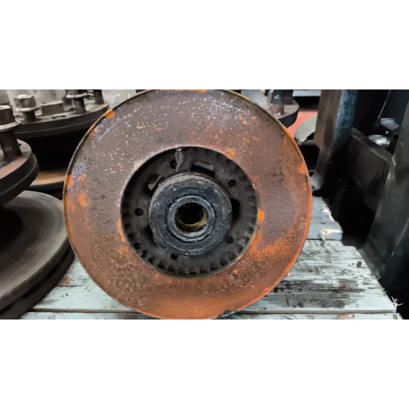 Recambio de buje delantero para nissan cabstar 01.04  cabina doble cabina doble referencia OEM IAM 402049X201 4