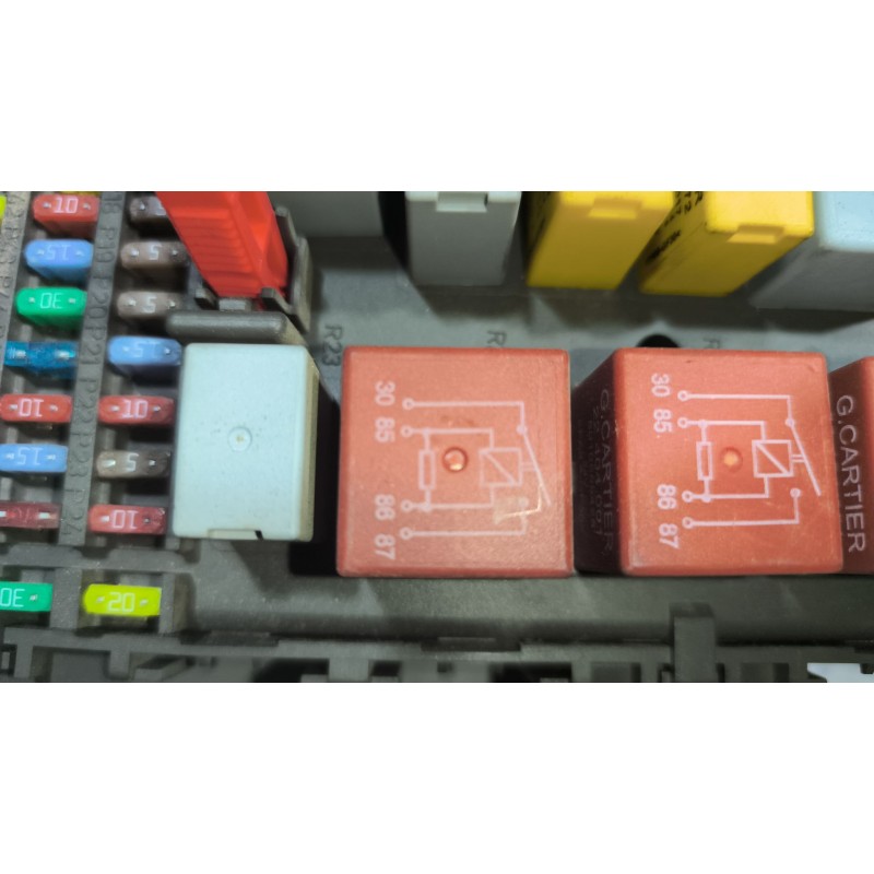 Recambio de caja reles / fusibles para renault magnum ab diesel referencia OEM IAM 7421464562 - Blanco 4