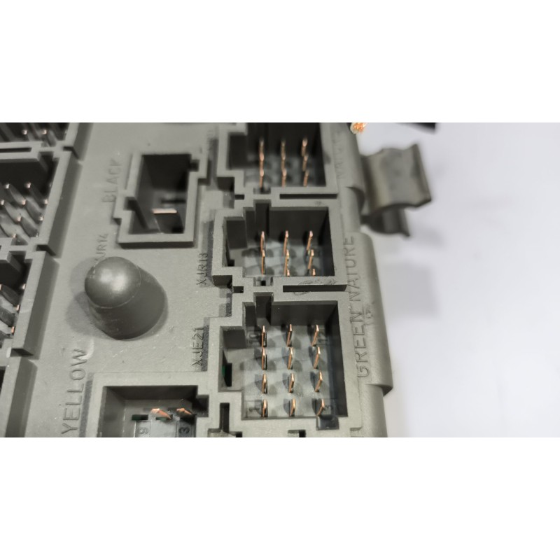 Recambio de caja reles / fusibles para renault magnum ab diesel referencia OEM IAM 7421464562 - Blanco 8
