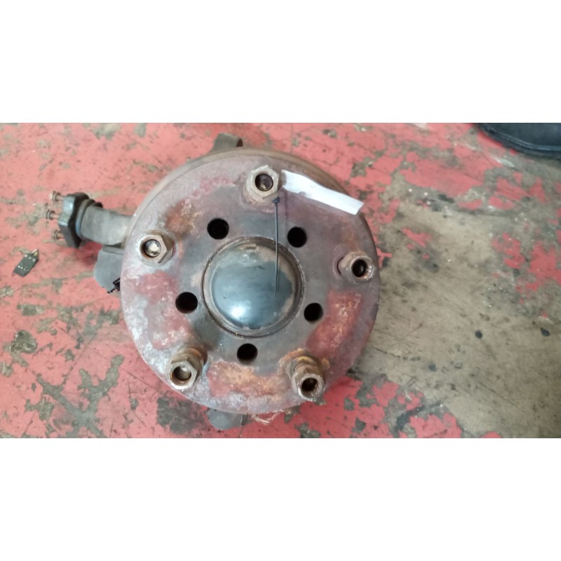 Recambio de buje delantero para renault maxity referencia OEM IAM 40204ma50a  