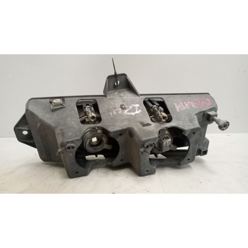 Recambio de faro antiniebla izquierdo para renault hd 250.18 premium e2 fg modelo 250.18 184 kw cabina para dormir referencia OE 4