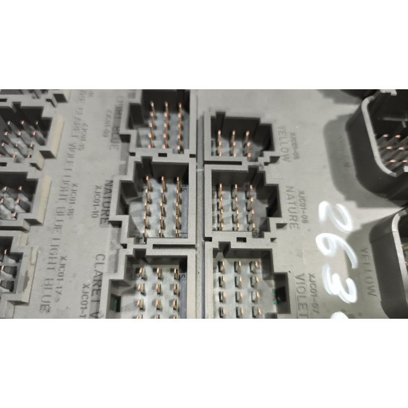 Recambio de caja reles / fusibles para renault magnum ab diesel referencia OEM IAM 7421464562 - Azul 5