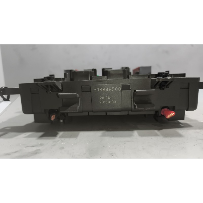 Recambio de caja reles / fusibles para renault magnum ab diesel referencia OEM IAM 7421464562 - Azul 6