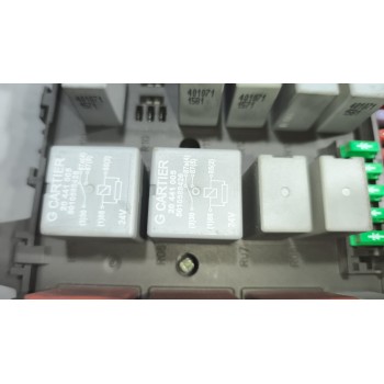 Recambio de caja reles / fusibles para renault magnum ab diesel referencia OEM IAM 7421464562  