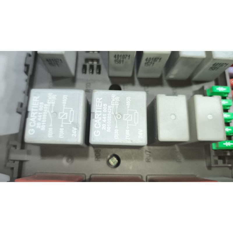 Recambio de caja reles / fusibles para renault magnum ab diesel referencia OEM IAM 7421464562 - Azul 9
