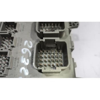 Recambio de caja reles / fusibles para renault magnum ab diesel referencia OEM IAM 7421464562  