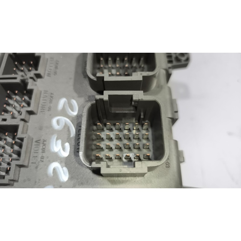 Recambio de caja reles / fusibles para renault magnum ab diesel referencia OEM IAM 7421464562 - Azul 10