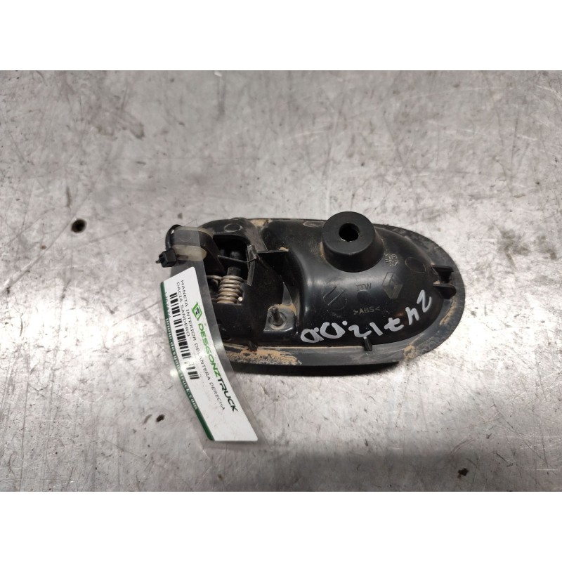 Recambio de maneta interior delantera derecha para dacia sandero 1.2 16v lpg referencia OEM IAM - Blanco 2