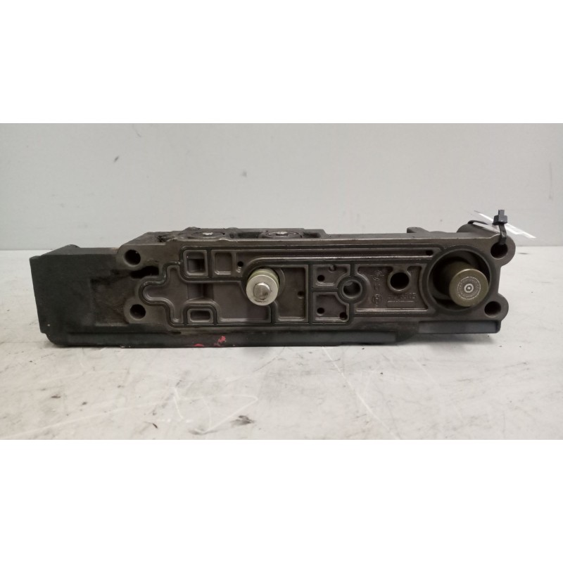 Recambio de valvula aire para renault magnum ab 2005 12.8 diesel referencia OEM IAM 0501215441 valvula selector caja cambios