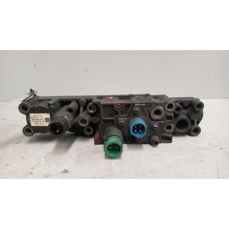 Recambio de valvula aire para renault magnum ab 2005 12.8 diesel referencia OEM IAM 0501215441 valvula selector caja cambios 3
