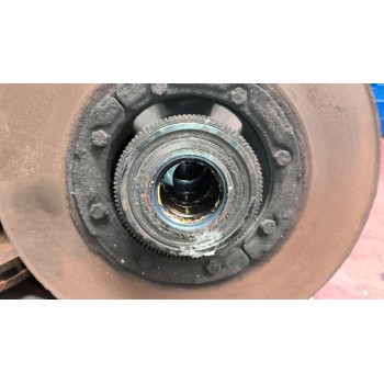 Recambio de buje delantero para renault magnum ab 2005 12.8 diesel referencia OEM IAM 7421022433  