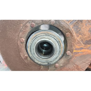 Recambio de buje delantero para renault premium lander 10.8 diesel referencia OEM IAM 7421022433  