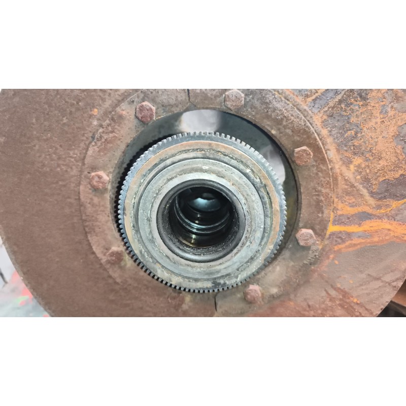 Recambio de buje delantero para renault premium lander 10.8 diesel referencia OEM IAM 7421022433 - Blanco 2