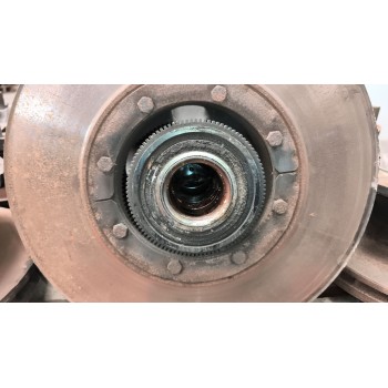 Recambio de buje delantero para renault magnum ab 2005 12.8 diesel referencia OEM IAM 7421022433  