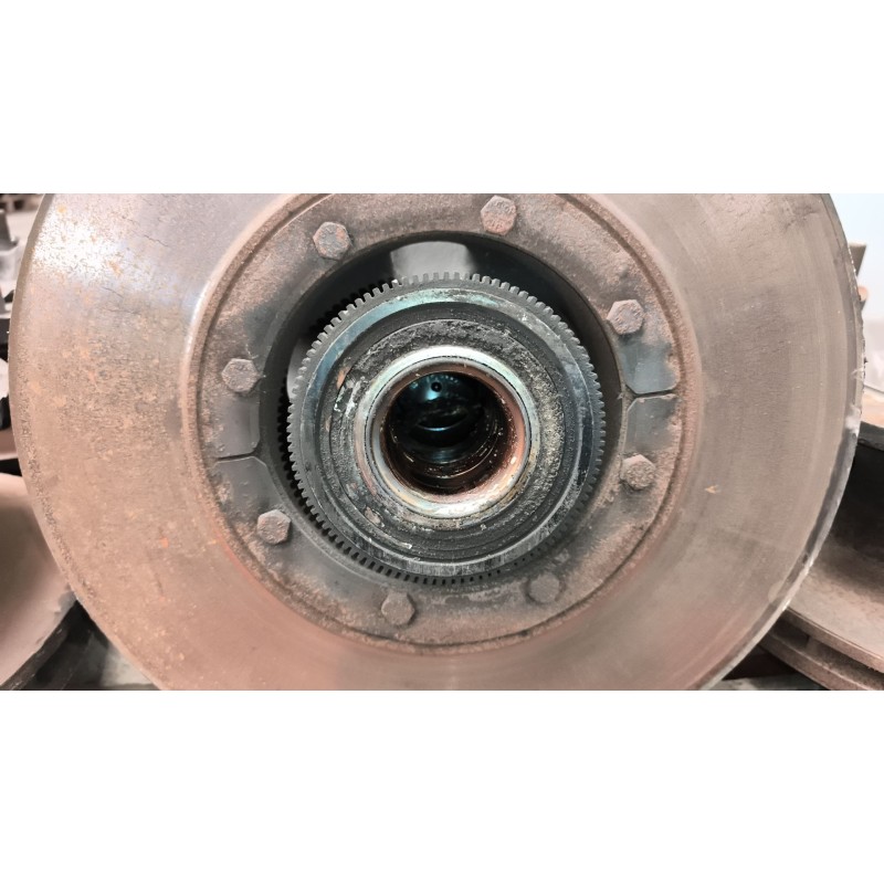 Recambio de buje delantero para renault magnum ab 2005 12.8 diesel referencia OEM IAM 7421022433 2