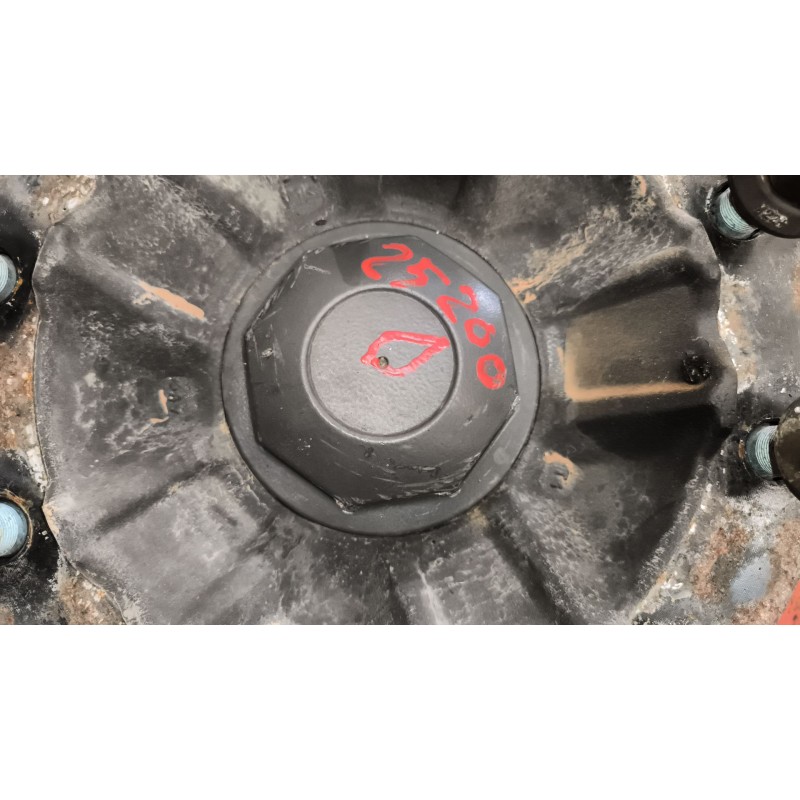 Recambio de buje delantero para renault serie t 12.8 diesel referencia OEM IAM 7421993642 7