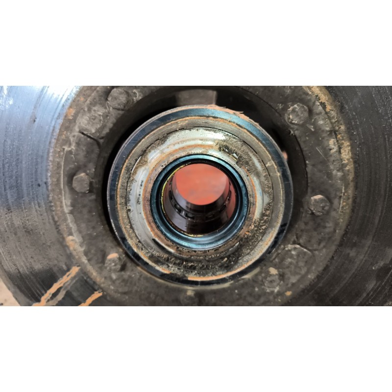 Recambio de buje delantero para renault serie t 12.8 diesel referencia OEM IAM 7421993642 2