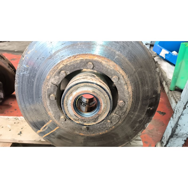 Recambio de buje delantero para renault serie t 12.8 diesel referencia OEM IAM 7421993642 3
