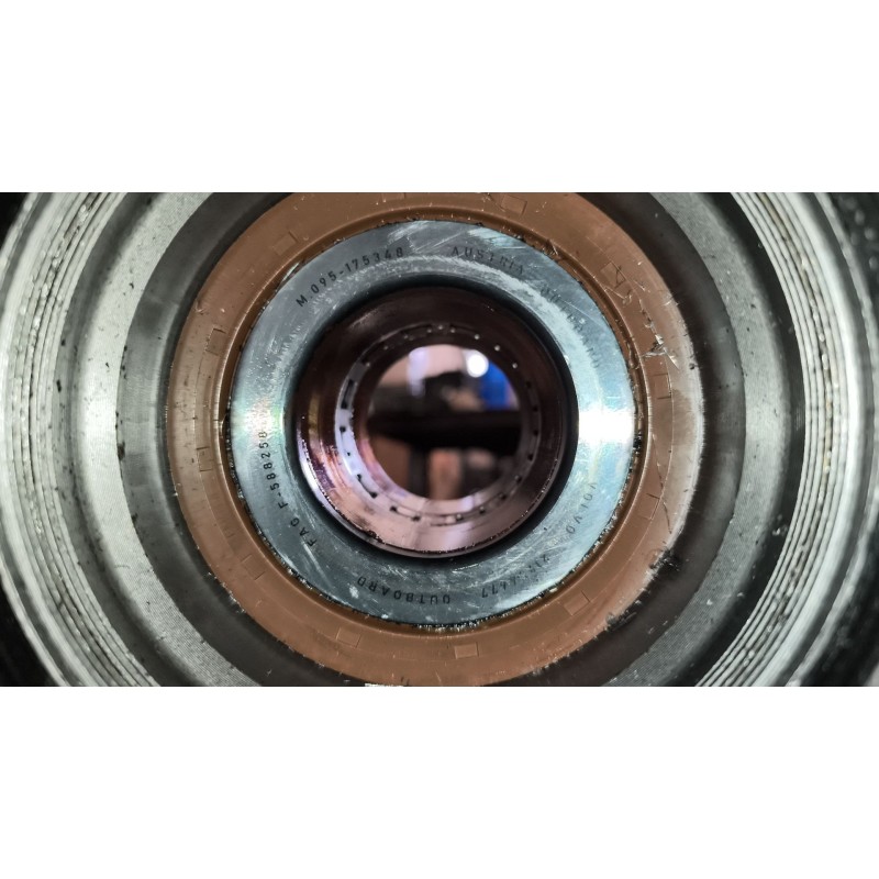Recambio de buje delantero para renault serie t 12.8 diesel referencia OEM IAM 7421993642 4