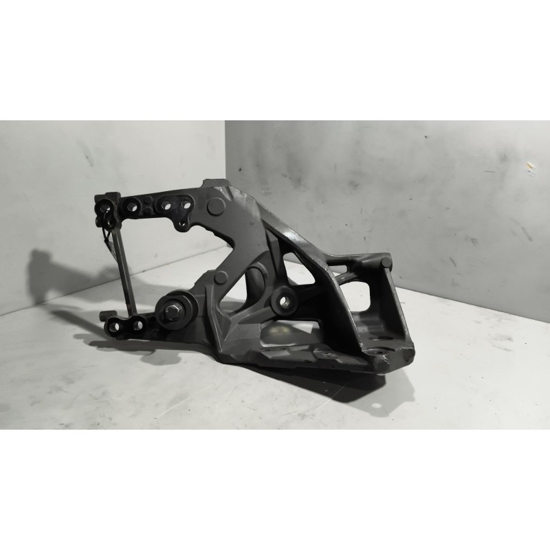 Recambio de soporte ballesta delantero para daf serie xf106 referencia OEM IAM 1849492 IZQUIERDA 