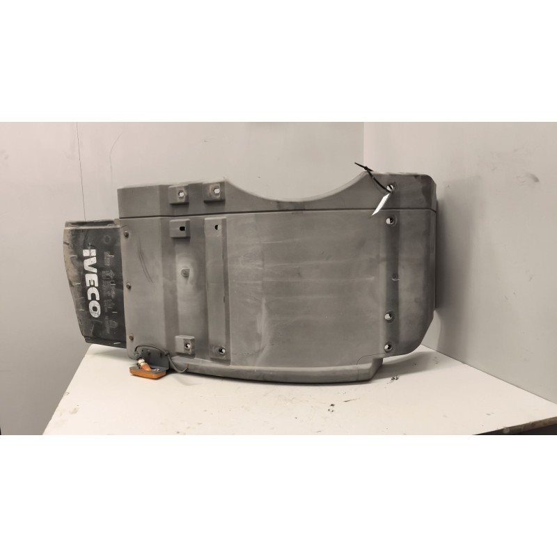 Recambio de guardabarros delantero derecho para iveco stralis (as) 12.9 diesel referencia OEM IAM 504003993  