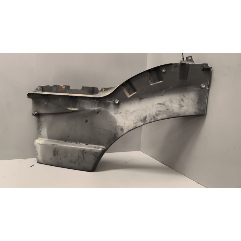 Recambio de moldura puerta delantera izquierda para iveco stralis (as) 12.9 diesel referencia OEM IAM 504029045  