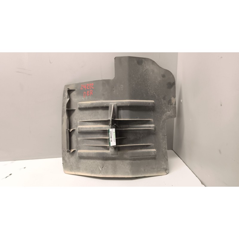 Recambio de guardabarros delantero derecho para iveco stralis (as) 12.9 diesel referencia OEM IAM 504067513  