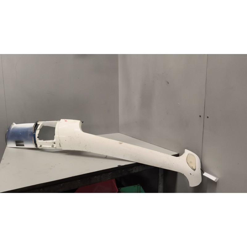 Recambio de moldura luna delantera para nissan trucks atleon 210 referencia OEM IAM 612619X025 izquierda 