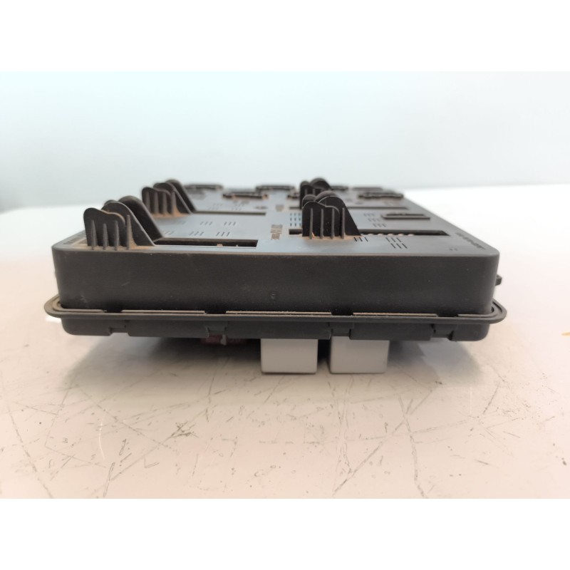 Recambio de caja reles / fusibles para daf serie lf45 desde 06 referencia OEM IAM 5010516886 - Blanco 2