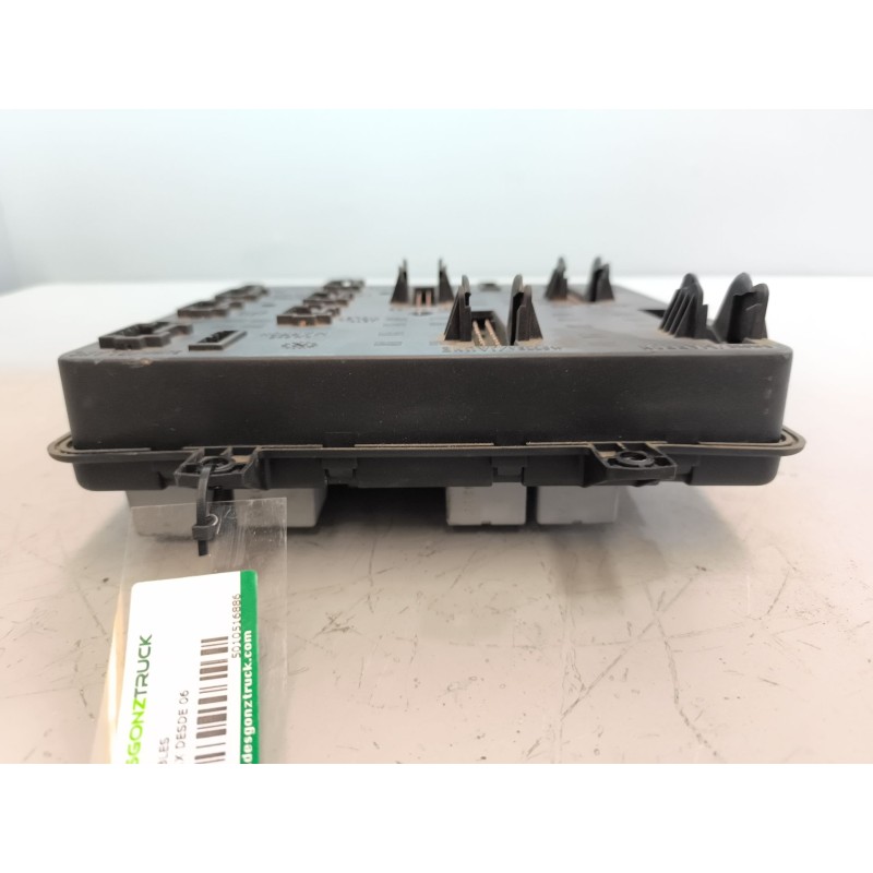 Recambio de caja reles / fusibles para daf serie lf45 desde 06 referencia OEM IAM 5010516886 - Blanco 3