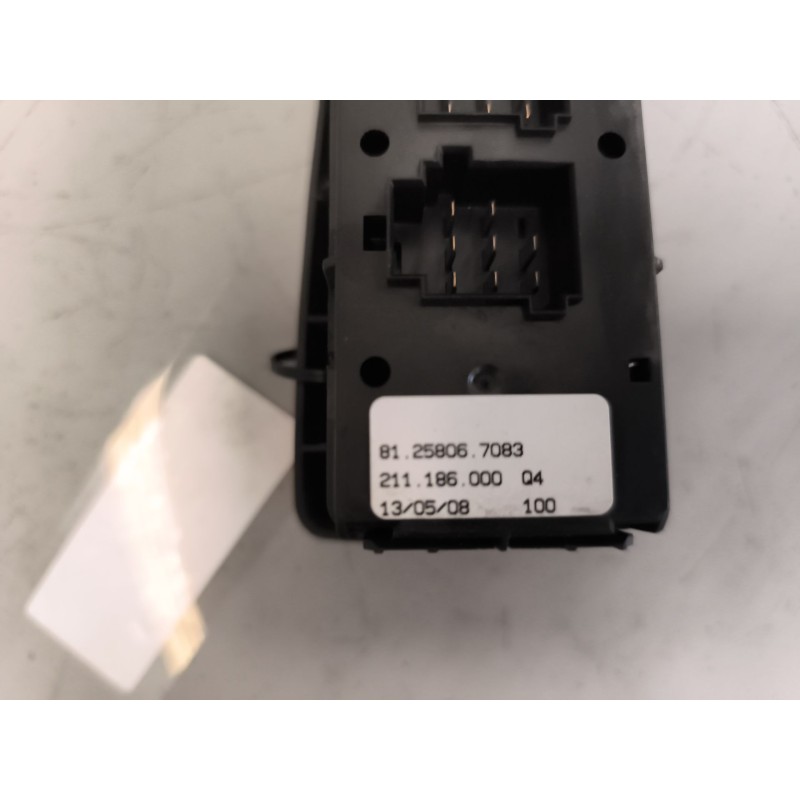 Recambio de mando elevalunas delantero derecho para man tgx 18.440 10.5 diesel referencia OEM IAM 81258067083 - Blanco 2