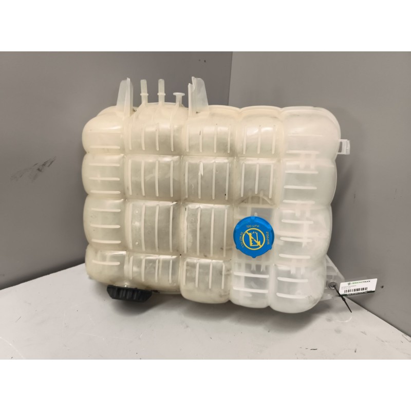 Recambio de deposito expansion para volvo fh xxx referencia OEM IAM 22821826  