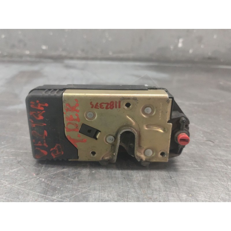 Recambio de cerradura puerta trasera derecha para opel vectra b berlina básico referencia OEM IAM 90503996 3PINES 2