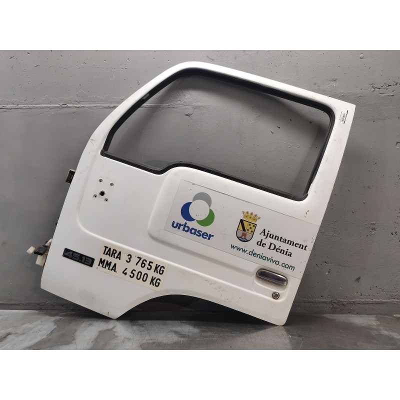 Recambio de puerta delantera izquierda para nissan cabstar 01.04  3.0 diesel referencia OEM IAM   