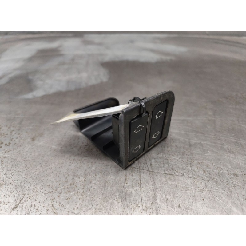 Recambio de mando elevalunas delantero izquierdo para peugeot 205 berlina 1.8 d generation referencia OEM IAM   