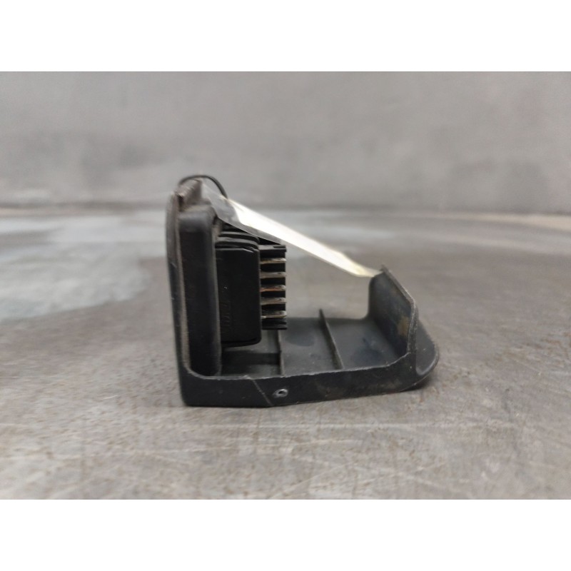 Recambio de mando elevalunas delantero izquierdo para peugeot 205 berlina 1.8 d generation referencia OEM IAM - Blanco 5
