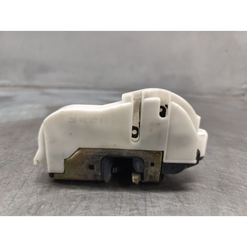 Recambio de cerradura puerta delantera derecha para volkswagen polo berlina (6n1) básico referencia OEM IAM 6N1837016 - Blanco 2