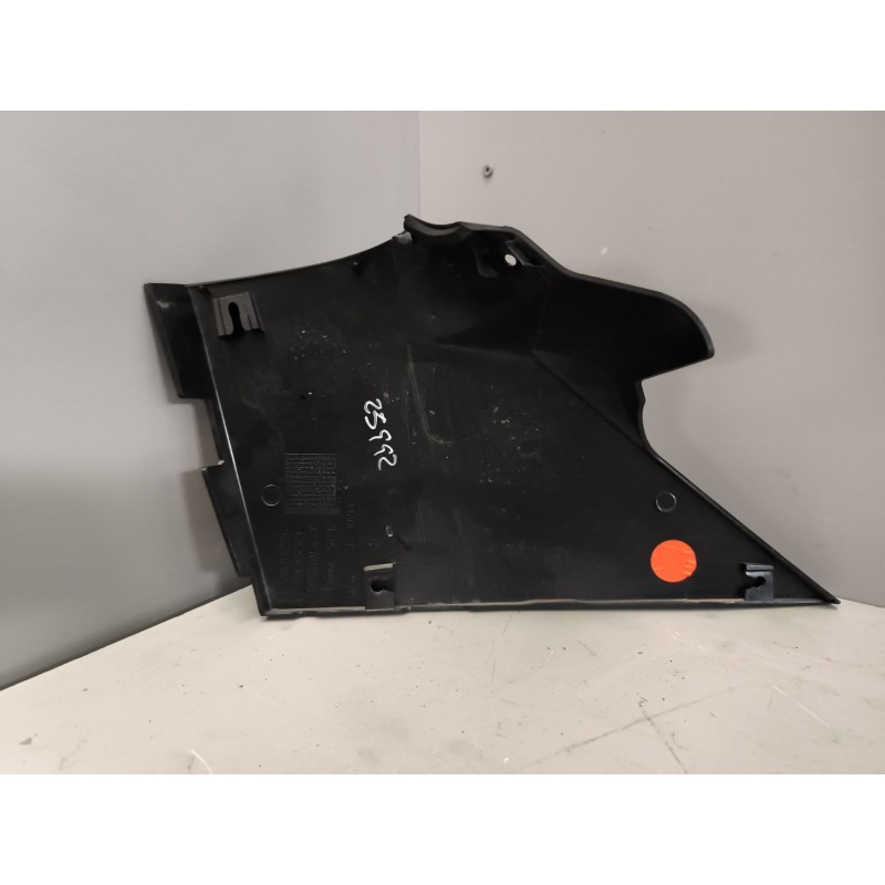 Recambio de moldura para iveco daily vi caja/chasis 35s16, 35c16, 40c16, 50c16, 60c16, 65c16, 70c16 referencia OEM IAM 580203258 - Blanco 2