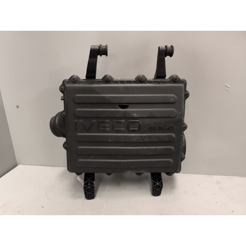 Recambio de filtro aire para iveco daily vi caja/chasis 35s16, 35c16, 40c16, 50c16, 60c16, 65c16, 70c16 referencia OEM IAM 58025 - Blanco