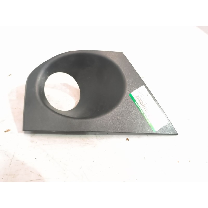 Recambio de moldura para iveco daily vi caja/chasis 35s16, 35c16, 40c16, 50c16, 60c16, 65c16, 70c16 referencia OEM IAM 580313003 - Blanco