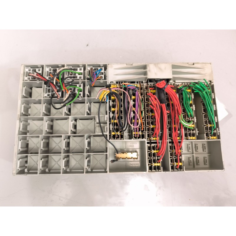 Recambio de caja reles / fusibles para scania r i r 500 referencia OEM IAM 1537849 1780657 1780654 - Blanco 2