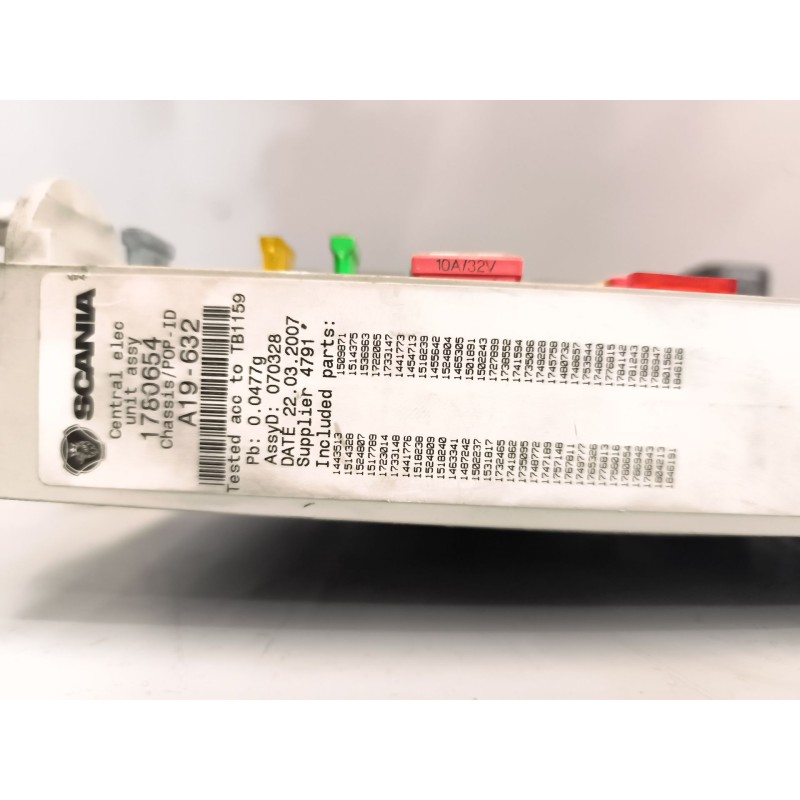 Recambio de caja reles / fusibles para scania r i r 500 referencia OEM IAM 1537849 1780657 1780654 - Blanco 6