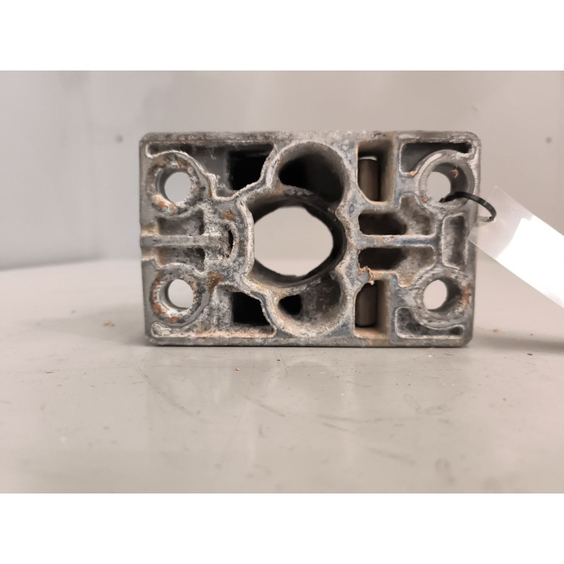 Recambio de soporte guardabarros trasero para volvo fh 500 referencia OEM IAM 21213203 - Blanco 2