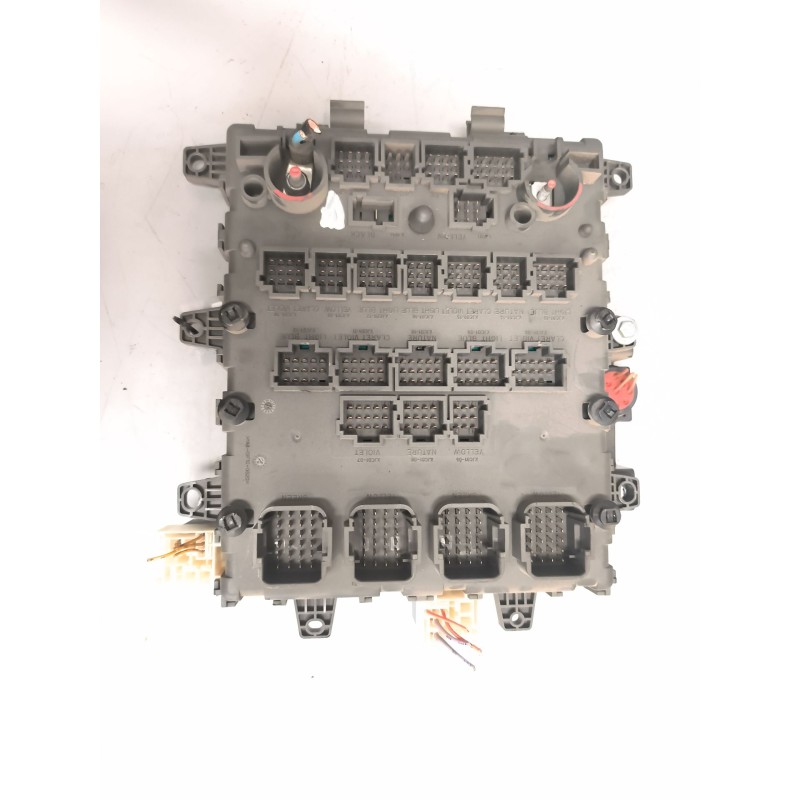 Recambio de caja reles / fusibles para renault premium route 2006 fas 4x2 larga distancia referencia OEM IAM 7421169993 2