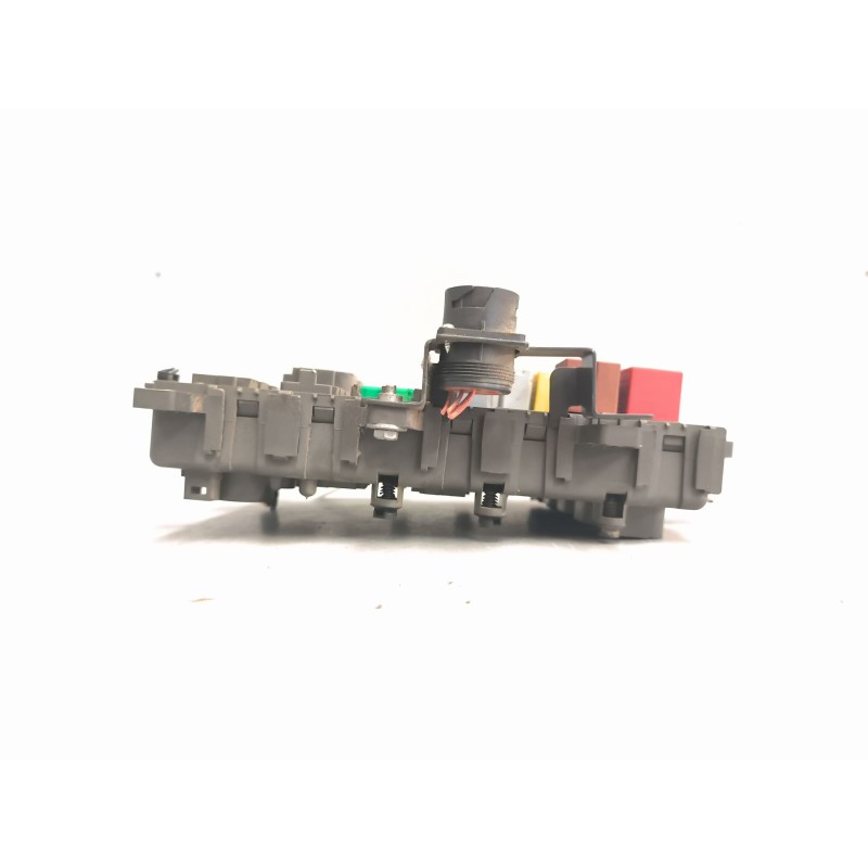 Recambio de caja reles / fusibles para renault premium route 2006 fas 4x2 larga distancia referencia OEM IAM 7421169993 7