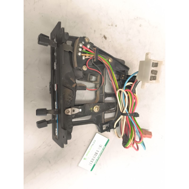 Recambio de mando calefaccion / aire acondicionado para nissan trucks atleon tk 150/3 referencia OEM IAM 810421263F - Blanco 2