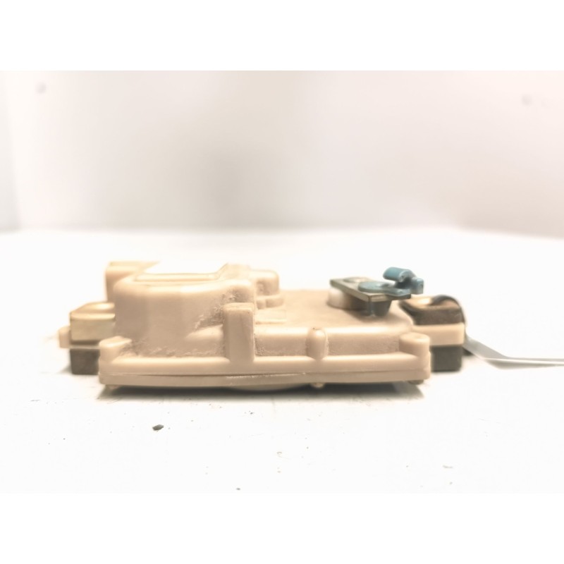 Recambio de motor cierre centralizado delantero derecho para nissan trucks atleon tk 150/3 referencia OEM IAM 805810T010 - Blanco 3