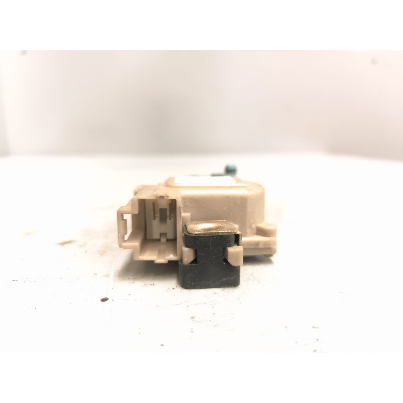 Recambio de motor cierre centralizado delantero derecho para nissan trucks atleon tk 150/3 referencia OEM IAM 805810T010 - Blanco 4
