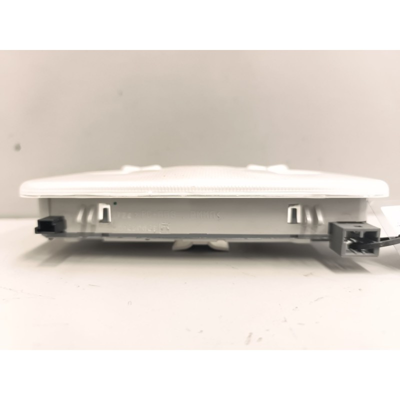 Recambio de luz interior para iveco daily vi caja/chasis 35s16, 35c16, 40c16, 50c16, 60c16, 65c16, 70c16 referencia OEM IAM 5801 - Blanco 5